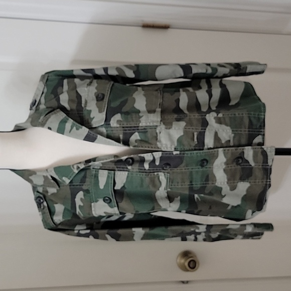 J. Crew Size M Camouflage Button Up Utility Shacket, Excellent Used Condition - Picture 1 of 13